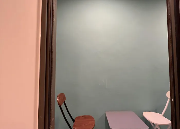 318